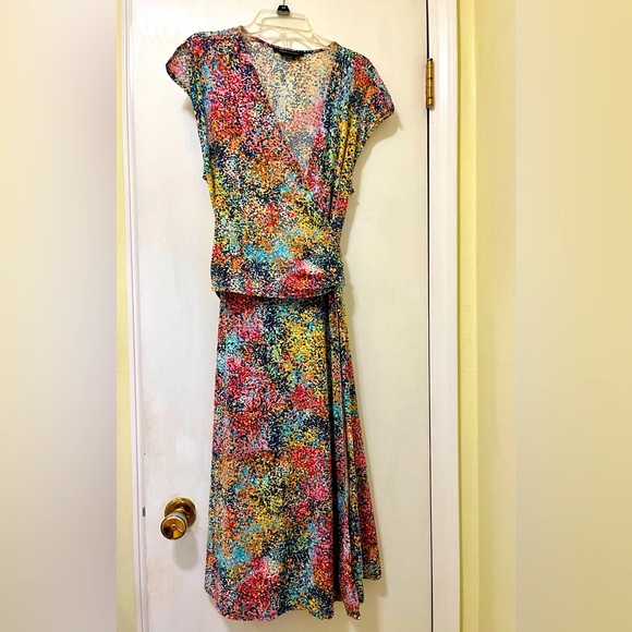BCBGMaxAzria Dresses & Skirts - BCBG Max Azria Wrap Multi Color Watercolor confetti Wrap Dress. Size Medium